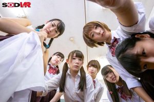 【VR】【身長10cmVR！】170cmの僕がちっちゃくなっちゃった！ 着替えを覗いてたらにイタズラされて摘ままれ・潰され・もみくちゃにされまくった！