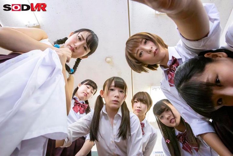 【VR】【身長10cmVR！】170cmの僕がちっちゃくなっちゃった！ 着替えを覗いてたらにイタズラされて摘ままれ・潰され・もみくちゃにされまくった！