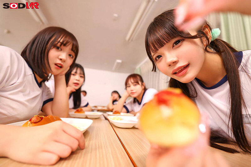 【VR】【8K】身長15cm目線VR 小人化した僕が大好きなレイちゃんの学校までついていったら壮大な冒険が待っていた